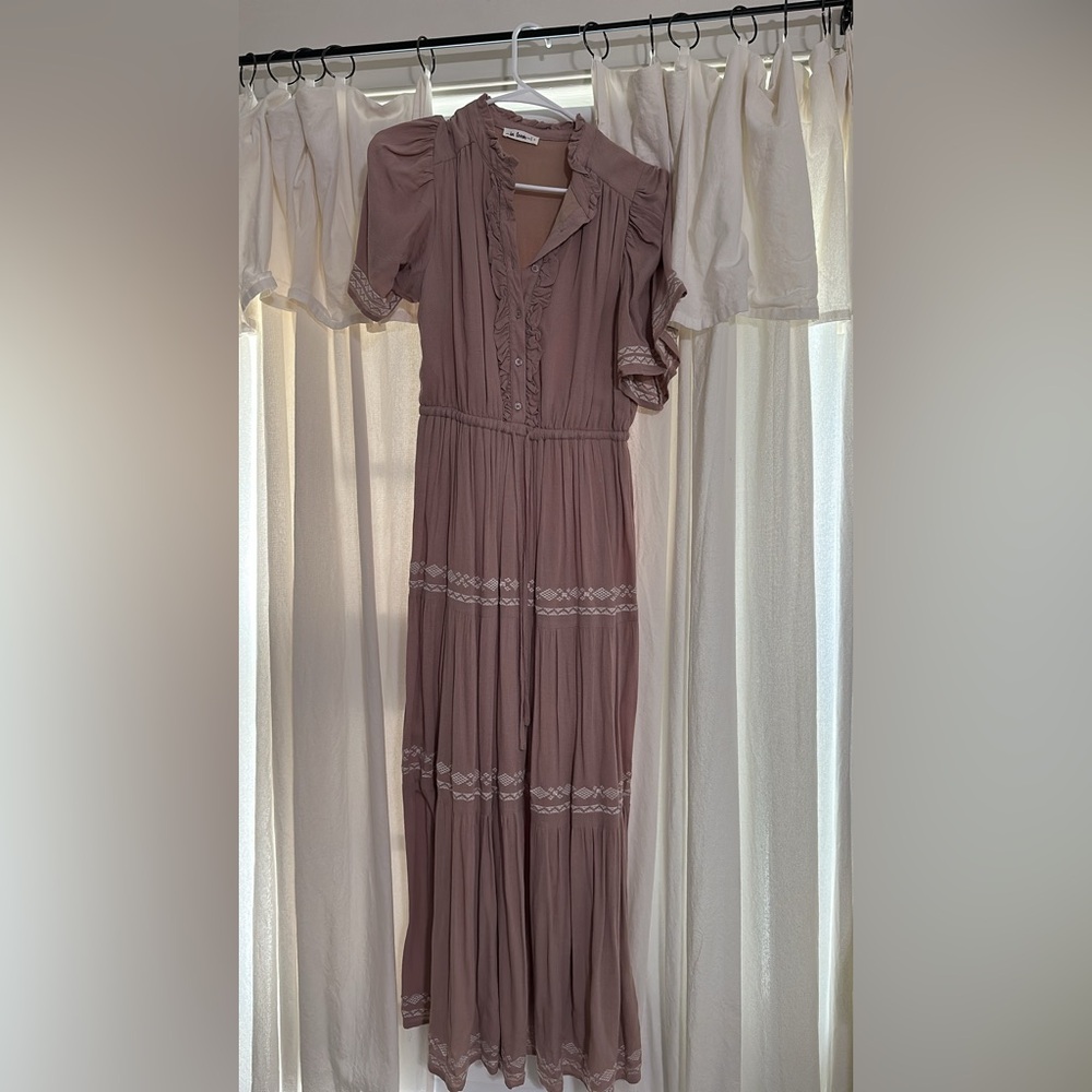 Chic Mauve Maxi Dress with Lace Accents